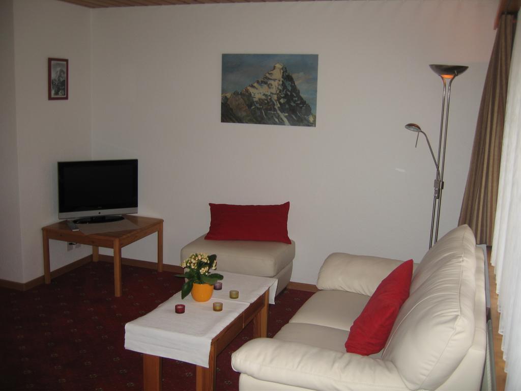 Ferienwohnungen Chalet Hohturnen Гринделвалд Стая снимка